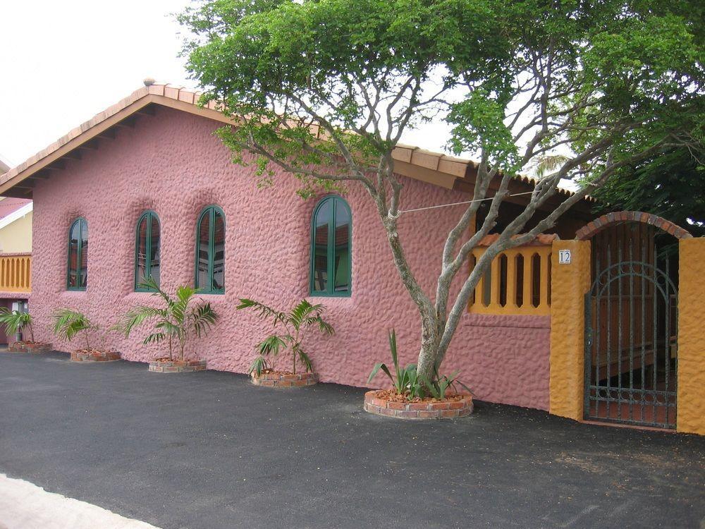 Flamboyant Garden Villas Oranjestad Exterior photo