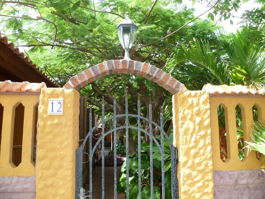 Flamboyant Garden Villas Oranjestad Room photo